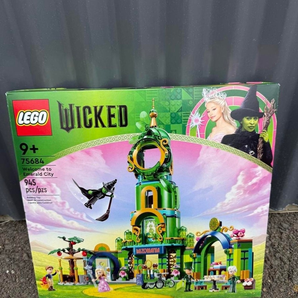 Sealed‎ LEGO Wicked Welcome to Emerald City Set 75684
